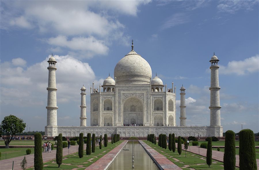 Noida to Agra Taxi Good Journey Cab